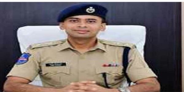 స్క్రాప్ దుకాణాలపై మూకుమ్మడిగా తనిఖీలు.. ఆదిలాబాద్ జిల్లా ఎస్పీ అఖిల్ మహజన్.
