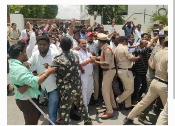 లాఠీ ఛార్జ్