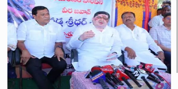 శాంతి చర్చల ద్వారానే ఏ సమస్యకైనా పరిష్కారం లభిస్తుంది. మంత్రి పొన్నం ప్రభాకర్.