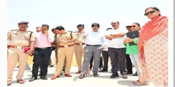 అందాల భామలు పోచంపల్లికి వస్తున్న నేపథ్యంలో ఏర్పాట్లను పరిశీలించిన యాదాద్రి భువనగిరి జిల్లా కలెక్టర్ హనుమంతరావు