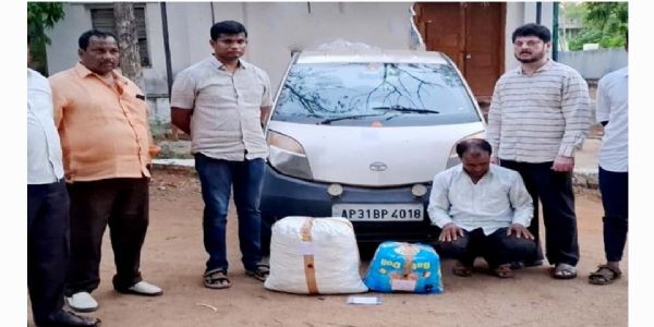 గంజాయి అక్రమ రవాణా చేస్తున్న వ్యక్తిని అరెస్టు చేసిన సంగారెడ్డి ఎక్సైజ్ పోలీసులు