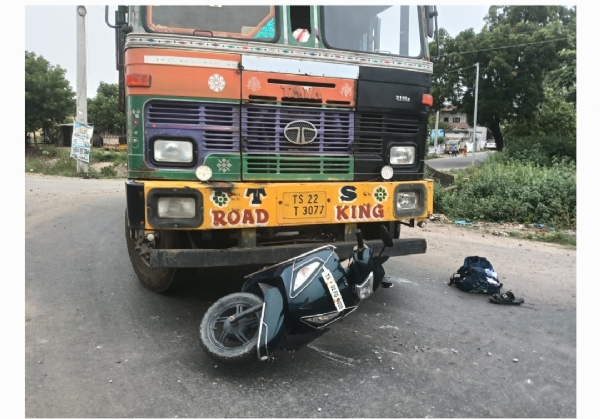 రోడ్డు ప్రమాదం
