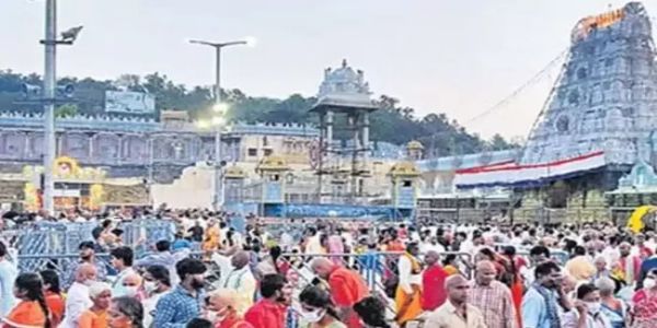 తిరుమలలో భారీగా భక్తుల రద్దీ.. శ్రీవారి దర్శనానికి ఎంత సమయం పడుతుందంటే.?