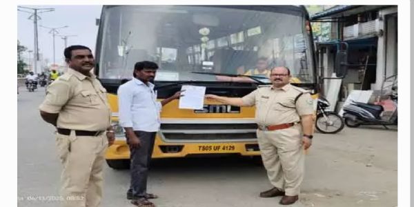 ప్రైవేట్ స్కూల్ బస్సులపై రవాణా శాఖ అధికారుల తనిఖీలు.