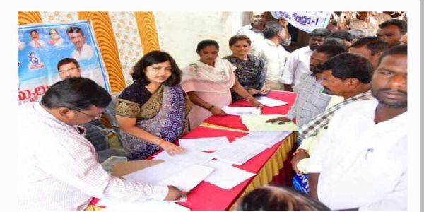 రెవెన్యూ సదస్సులను సద్వినియోగం చేసుకోవాలి : కలెక్టర్ విజయేందిర బోయి