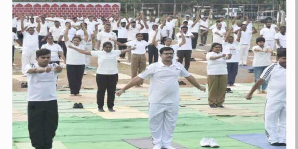 ప్రతి పోలీస్ అధికారి, సిబ్బంది యోగాను తమ దైనందిన జీవితంలో భాగం చేసుకోవాలి.. ఆసిఫాబాద్ ఎస్పీ