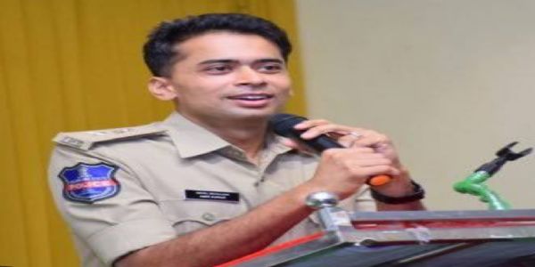 డ్రగ్స్ నివారణలో అందరూ భాగస్వాములు కావాలి : ఎస్పీ అఖిల్ మహజన్
