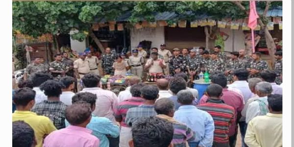 మహబూబా జిల్లాలో కార్డన్ సెర్చ్: గుడుంబా, గుట్కా స్వాధీనం