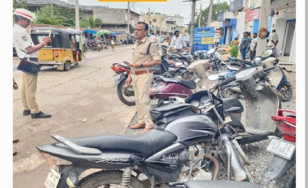 ట్రాఫిక్ ఏసీపీ శ్రీనివాస్