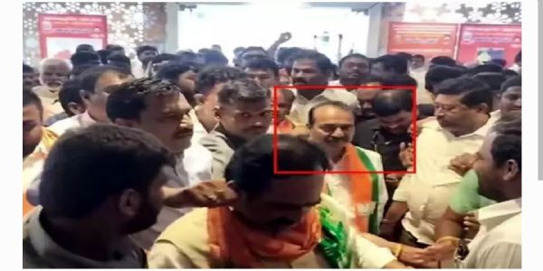 బిజెపి అధ్యక్ష ప్రకటన మీటింగ్.. ఈటల ఎంట్రీ.. నినాదాలతో మారు మ్రోగిన హాల్