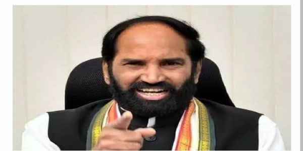 గోదావరి-బనకచర్ల ప్రాజెక్ట్ పై మంత్రి ఉత్తంకుమార్ పవర్ పాయింట్ ప్రజెంటేషన్..