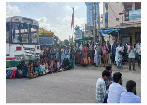 విద్యార్థుల ధర్నా