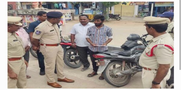 నెంబర్ ప్లేట్ లేని వాహనాలపై ప్రత్యేక డ్రైవ్.. మంచిర్యాల ఎసిపి