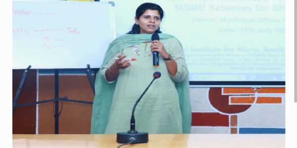 మహిళలు ఆర్థిక సాధికారత సాధించాలి : నల్గొండ కలెక్టర్ ఇలా త్రిపాఠి