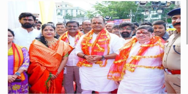 బోనాల ఏర్పాట్లలో రెవెన్యూ, జీహెచ్ఎంసీ, పోలీస్, దేవాదాయ శాఖల సేవలు గ్రేట్.. మంత్రి పొన్నం