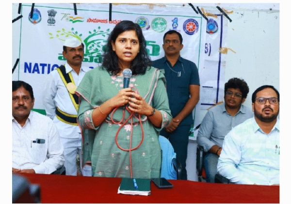 కలెక్టర్ ఇలా తిపాఠి