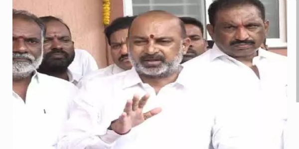 అనేక చర్చిలు, మసీదులు ఉన్నా, గుడిని మాత్రమే ఎందుకు టార్గెట్ చేశారు? బండి సంజయ్