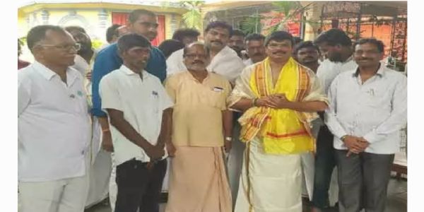 భద్రాద్రి రామయ్య సేవలో దర్శకుడు బోయపాటి శ్రీను