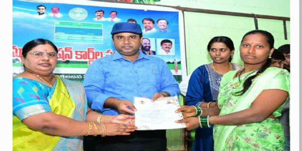 నూతన రేషన్ కార్డుల ద్వారా ఆహార భద్రత లభిస్తుంది.. మెదక్ జిల్లా కలెక్టర్ రాహుల్ రాజ్