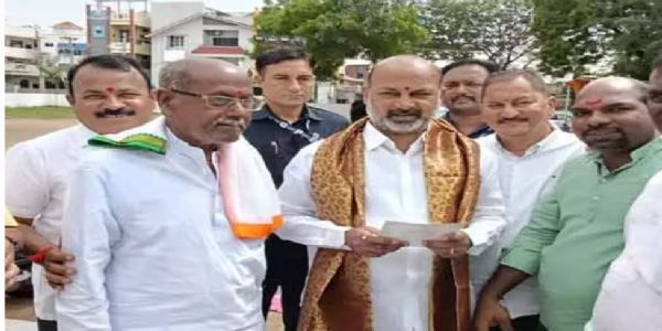 పోచమ్మ బోనాలకు మంత్రి బండి సంజయ్ కి ఆహ్వానం..
