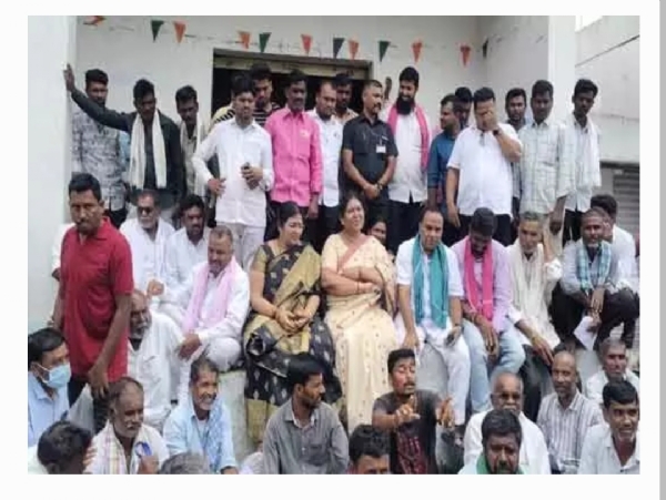 యూరియా ఎమ్మెల్యేలు