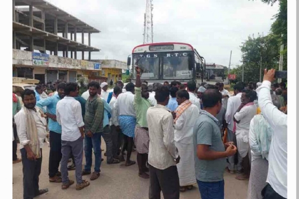 రైతుల ధర్నా