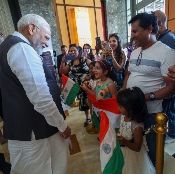 PM Modi meets the Indian community