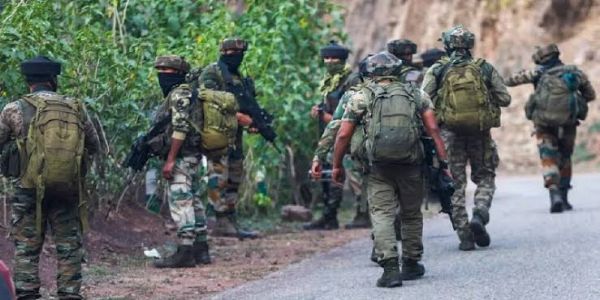 జమ్మూకశ్మీర్‌లో ఎదురుకాల్పులు.. ఇద్దరు సైనికులు మృతి .
