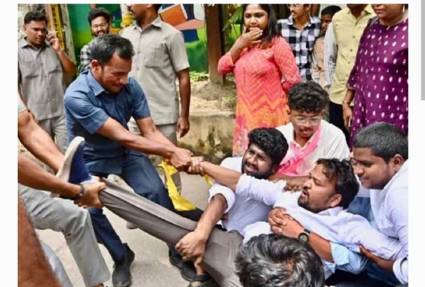 విద్యార్థి నేతల అరెస్టు