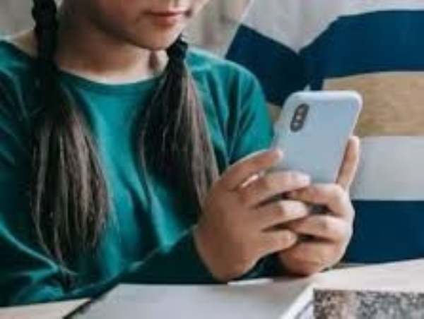 Government to issue circular to control childrens social media and smartphone usage