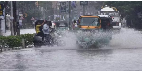 తెలుగు రాష్ట్రాలను వదలని వరుణుడు.. పలు జిల్లాల్లో భారీ వర్షం.. కొన్నిచోట్ల కుండపోత