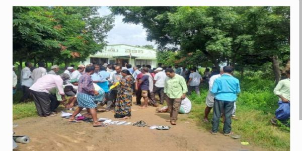 సిరిసిల్లలో యూరియా గోస..! ఒక్క బస్తా కోసం ఉదయాన్నే బారులు..!!