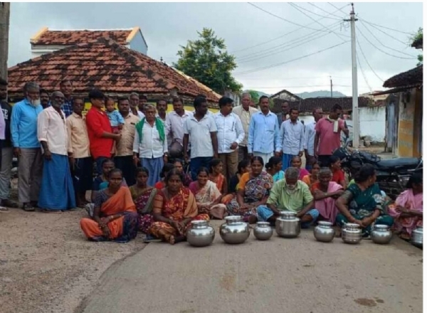 మహిళల ఆందోళన