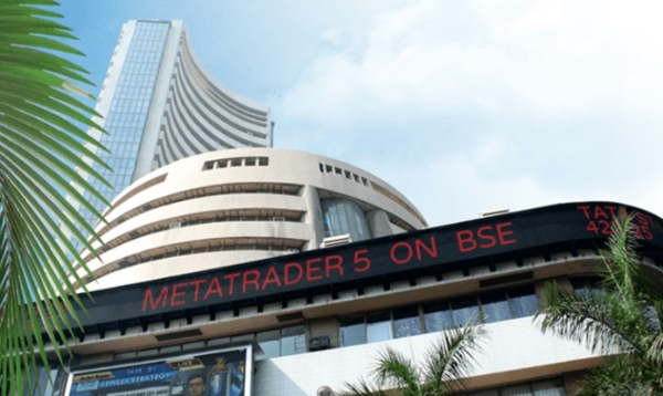 Weakness in stock market in early trade, Sensex and Nifty in red
