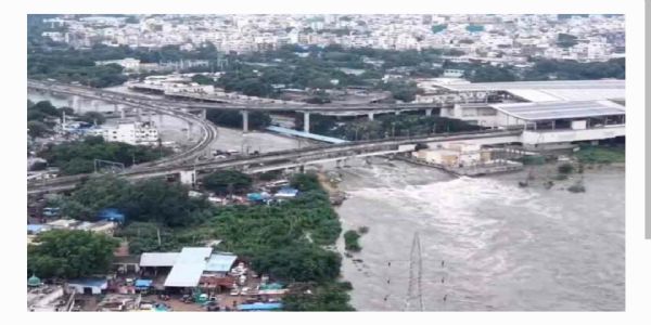 మూసినదికి తగ్గిన వరద.. చాదర్ ఘాట్ పరిసరాల్లో భారీగా ట్రాఫిక్ జామ్