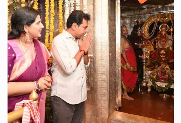 కేటీఆర్ దంపతులు