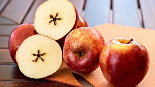 Apples On Empty Stomach: Health Benefits of Eating Red Apples Daily In The Morning