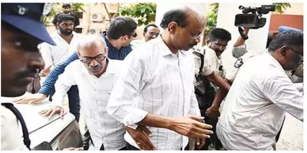 విజయవాడ జైలు నుంచి లిక్కర్ స్కాం నిందితుల విడుదల