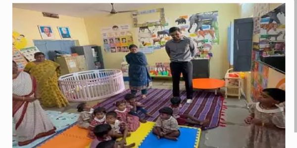 అంగన్వాడీ కేంద్రాన్ని తనిఖీ చేసిన జిల్లా కలెక్టర్ మను చౌదరి