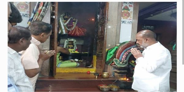 పంజాగుట్ట ఆలయాన్ని దర్శించుకున్న కేంద్ర మంత్రి బండి సంజయ్