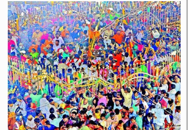 మేడారానికి పోటెత్తిన