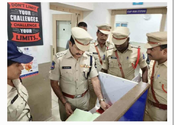 డీసీపీ శ్రీనివాస్