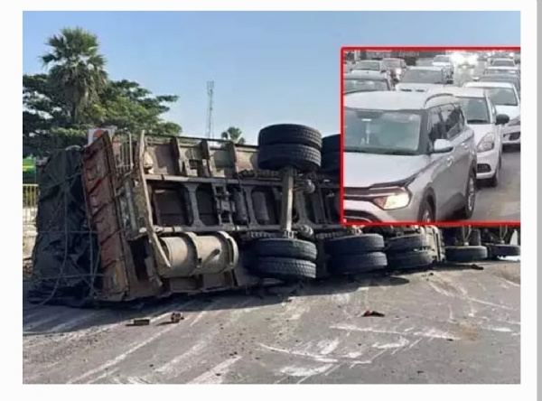 లారీ బోల్తా