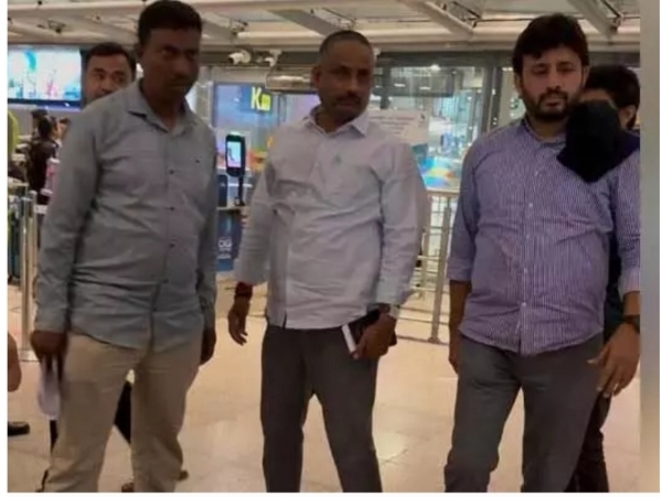 జర్నలిస్టుల అరెస్ట్..