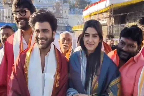 sharwanand-and-sakshi-vaidya-visit-tirumala-after-movie-success