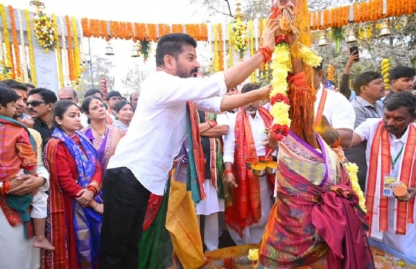 రేవంత్ రెడ్డి మేడారం