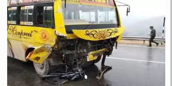 జమ్మూ కాశ్మీర్లో బస్సు బీభత్సం.. సిఆర్పిఎఫ్ జవాన్ సహా నలుగురు మృతి