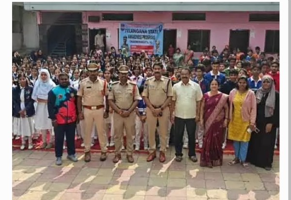 పోలీసులు అవగాహన