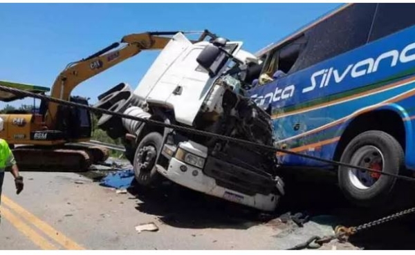 /lorry-bus-collided-with-each-other-and-11-spot-dead-510307