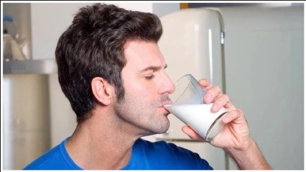 Drinking Milk at Night Is Dangerous for the Health of These People